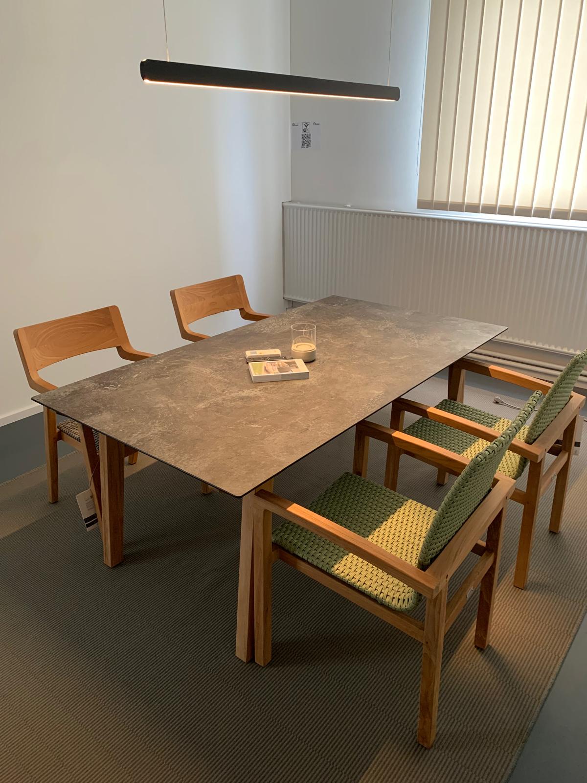 STERN SET Tisch + 4x Stühle / Ausstellungsstück